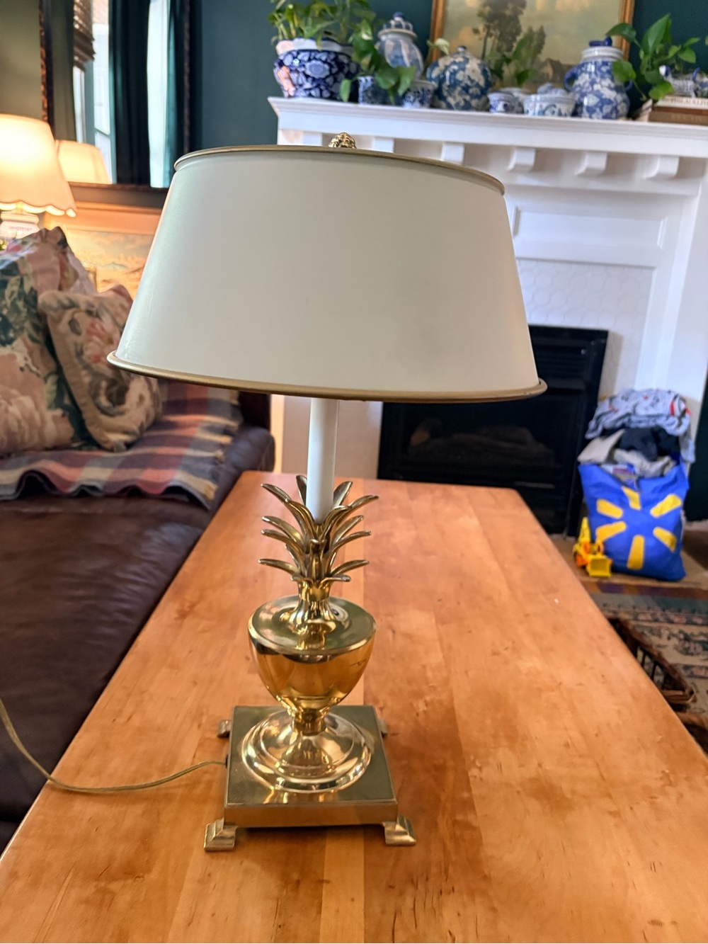 VINTAGE BOMBAY CO. PINEAPPLE SOLID BRASS TABLE LAMP ORIG. CREAM TOLE METAL SHADE - Picture 6 of 8